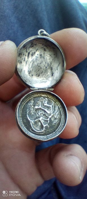 Медальон очень древний. Старинная Германия. Примерно 17 век.