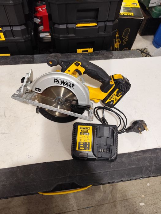 Акумулаторен ръчен циркуляр Девалт DeWALT комплект