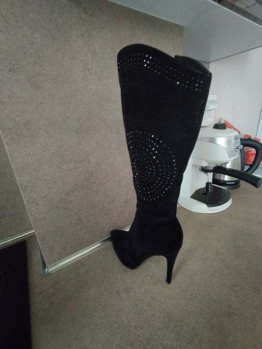 Чисто нови официални ботуши