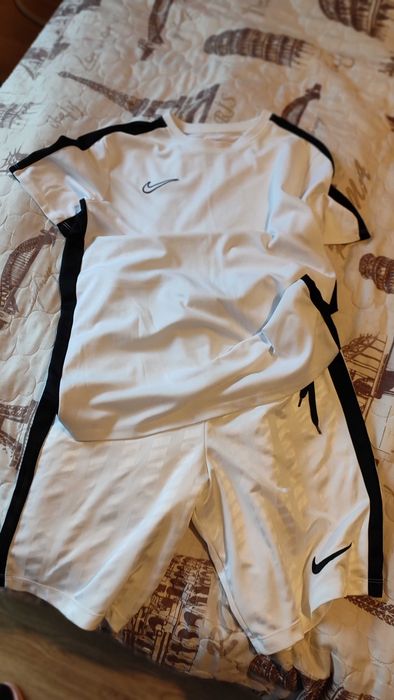 Nike тениска и шорти екип или поотделно. Xl 158-170