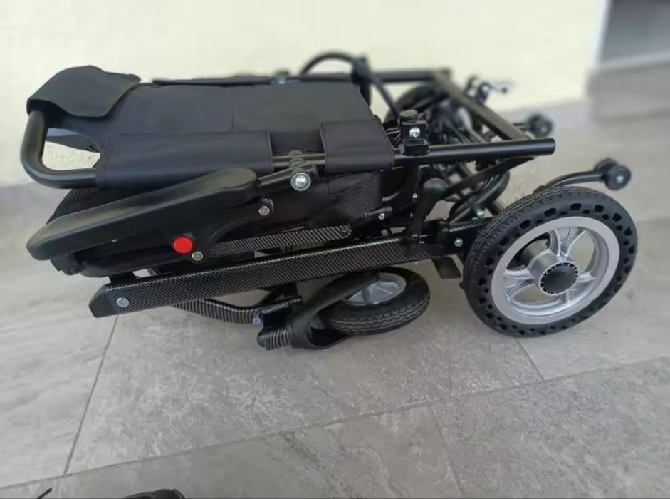 Помощна количка с електрически мотори  за трудноподвижни