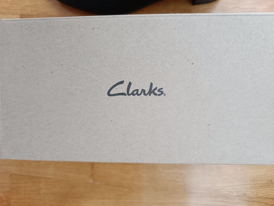 Черни обувки от естествена кожа Clarks