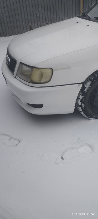 Бампер Ауди 100 передний