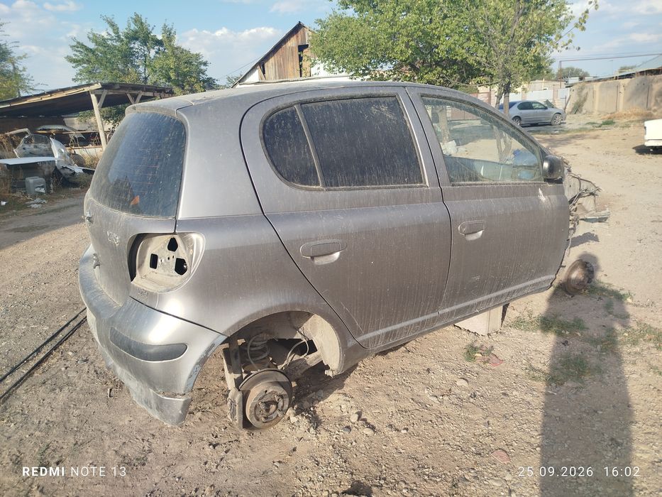 Тойота Ярис 2003 год