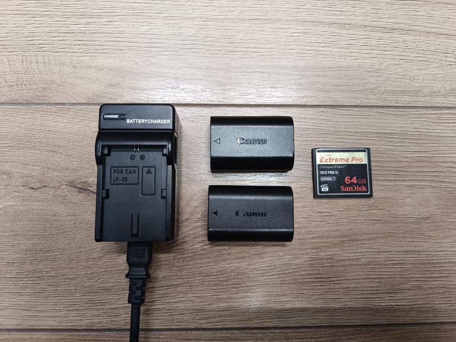 Продаётся комплект Canon 5D Mark III