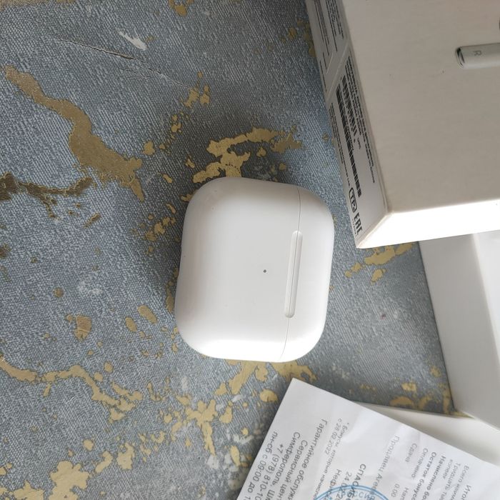 Наушники AirPods