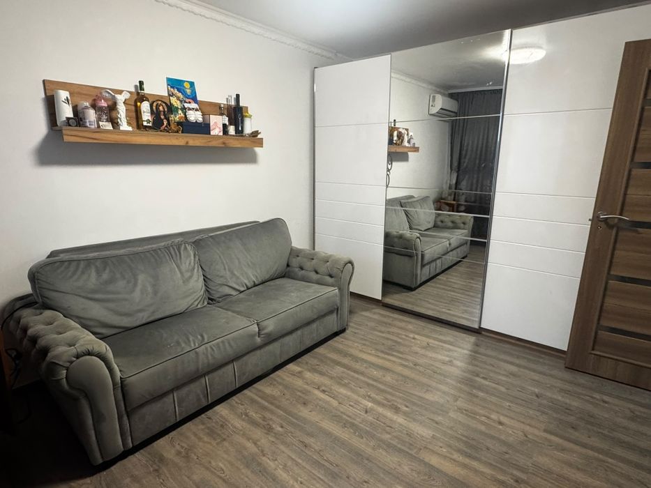 Închiriez apartament