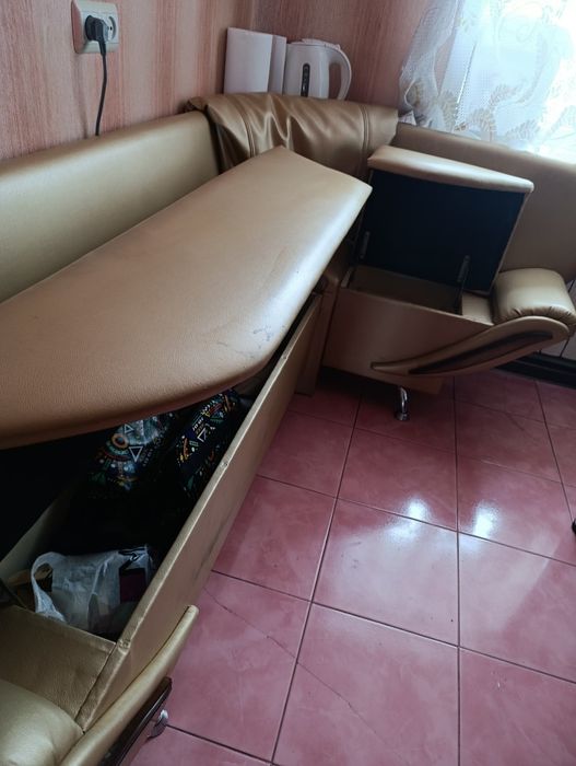 Продам кухонный угловой диван