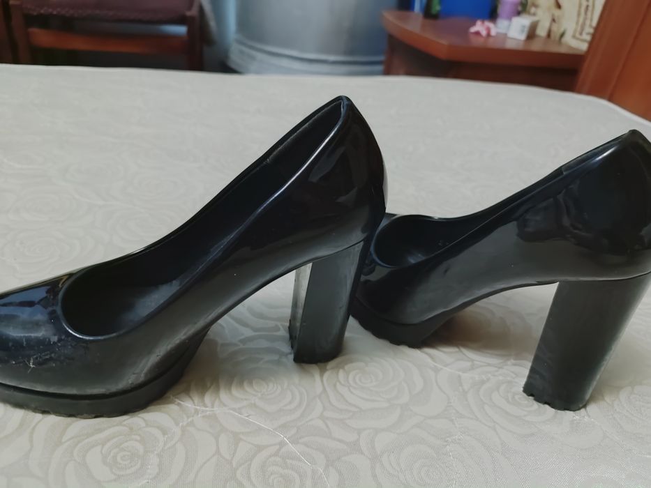 Продаю туфли женские