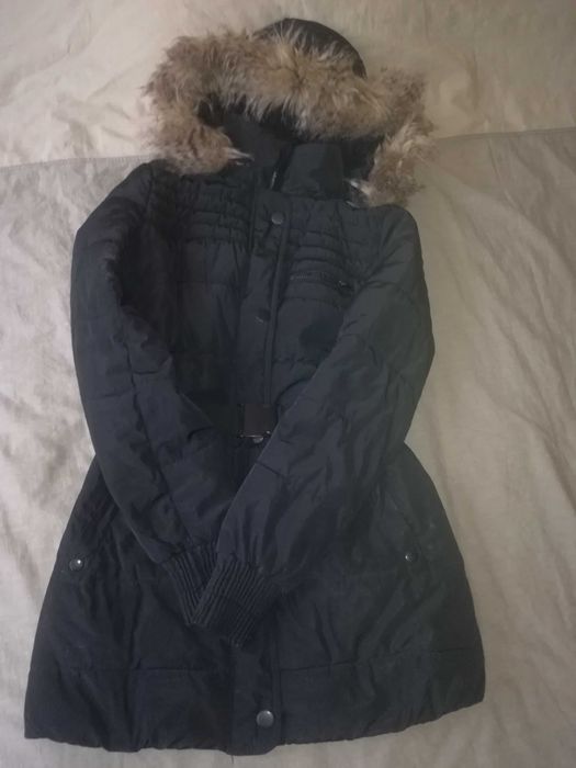 Дълго яке със сваляща качулка на Mango