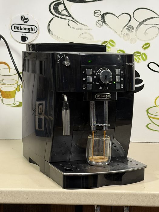 Кафемашина кафе автомат delonghi magnifica S с гаранция