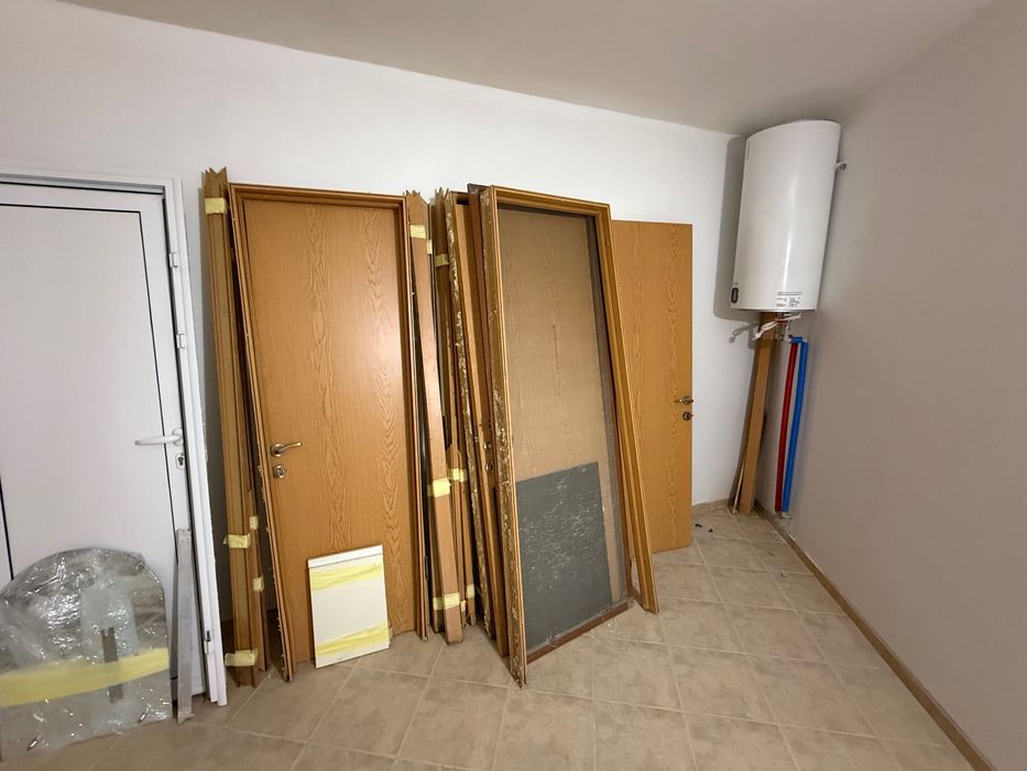 Интериорни врати, алуминиева врата за баня