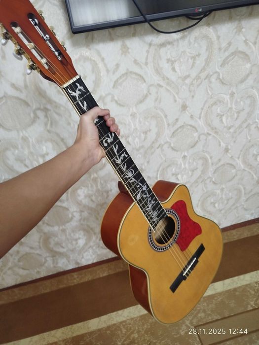 Orginal klassik gitara.