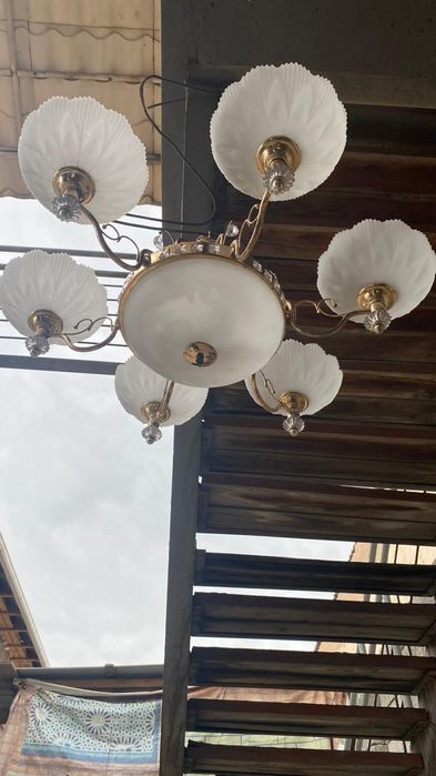 Люстра в очень хорошем состоянии