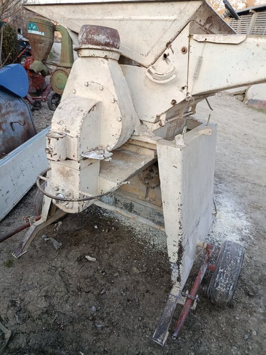 Moară la tractor.    .