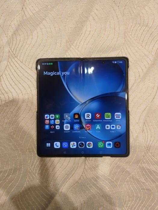 Honor magic V3  Top