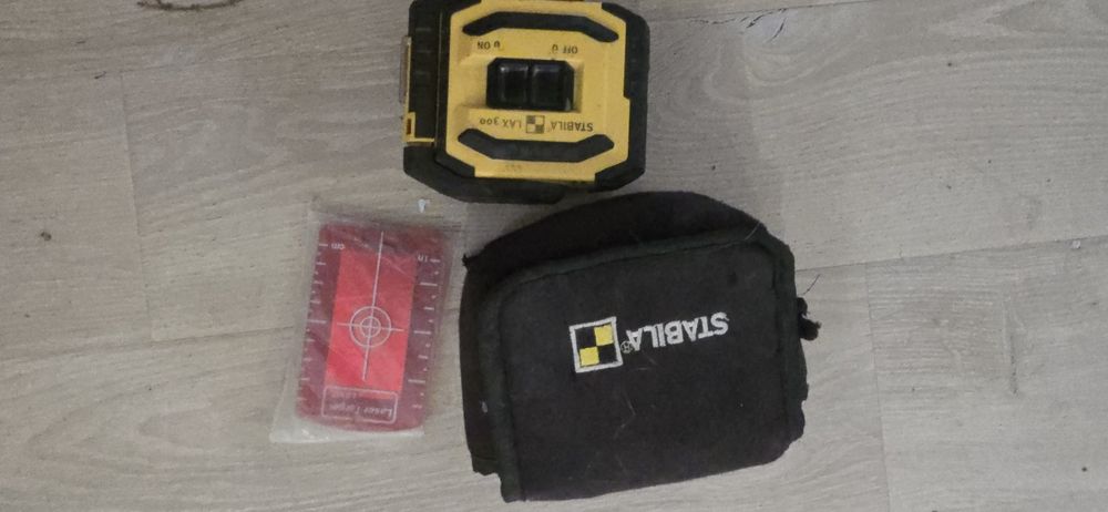 Nivela laser Stabila lax300