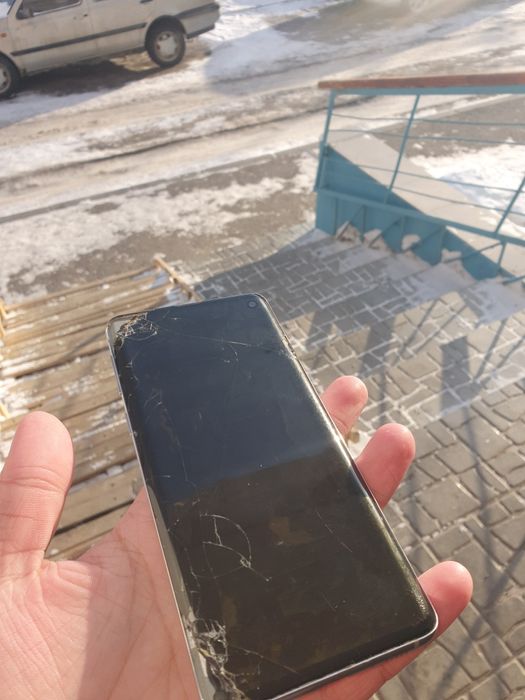 Samsung S10 продам