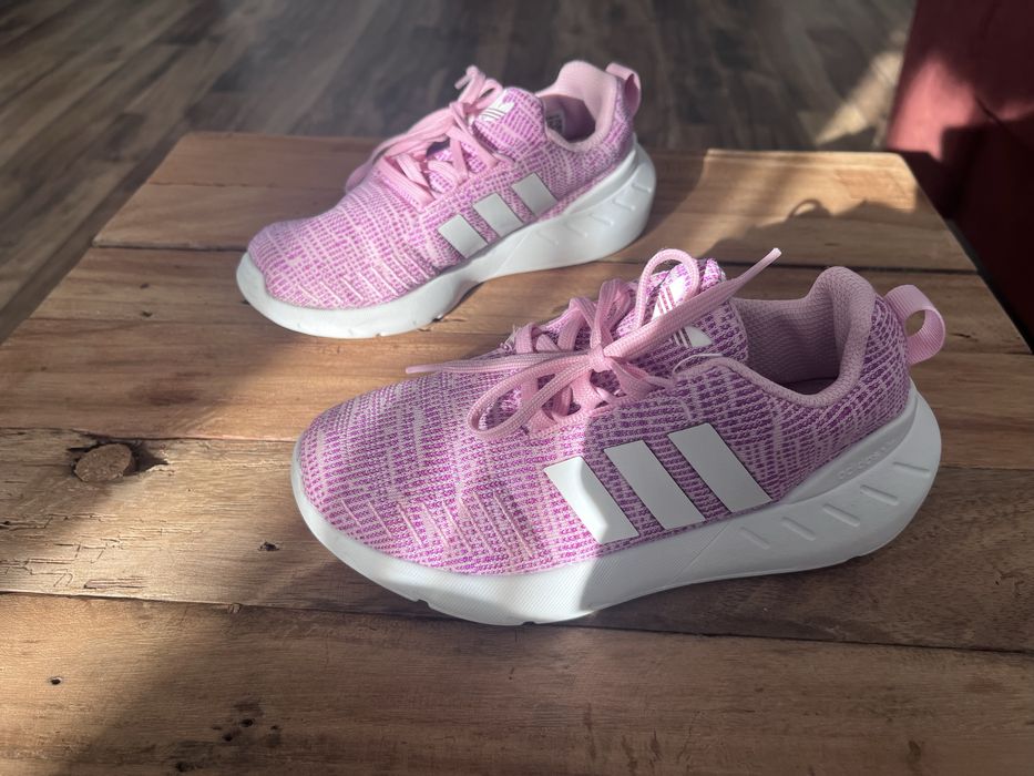 Маратонки adidas 33 номер