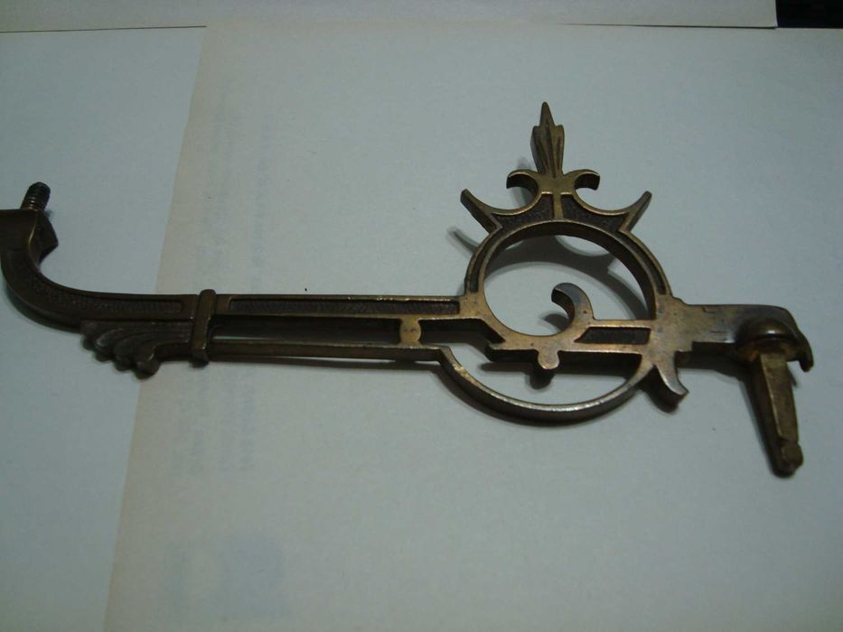 Винтидж елемент от свещник бронз