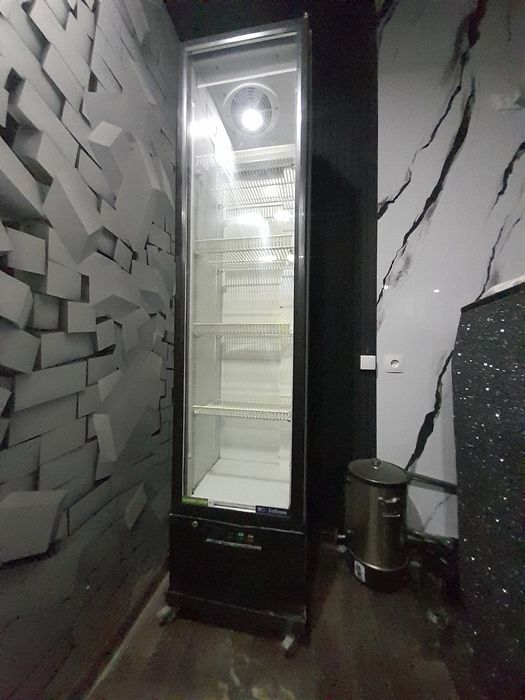 Холодильник витринный состояние хорошее