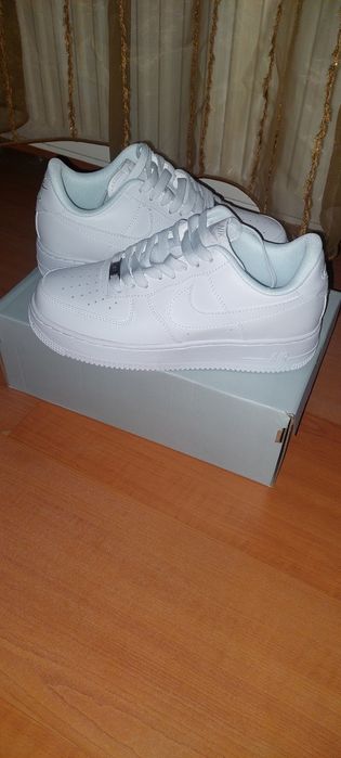 Nike Air Force triple white