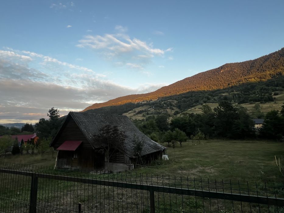 Proprietar- vand TEREN INTRAVILAN 4.050 MP DE VÂNZARE – VIDRA, ALBA Cascada Pișoaia – Dealul cu Melci | vedere spre cascadă | toate utilitățile
