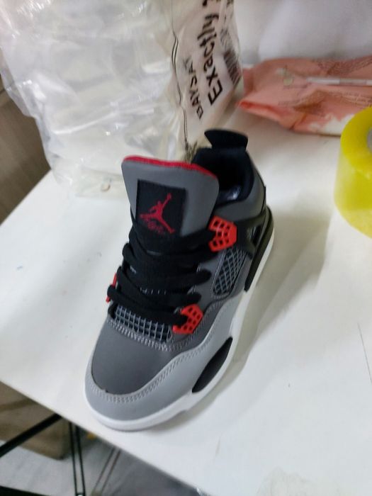 Кроссовки  размеры есть