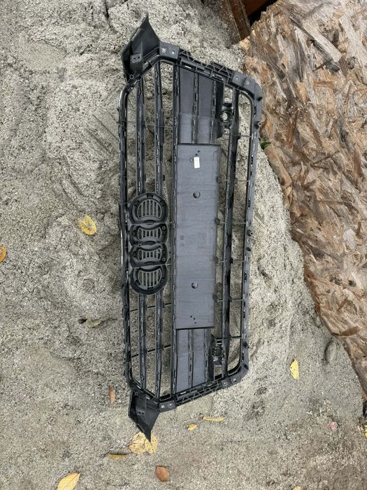 Vând grilă Audi a5 preț 600 lei fix