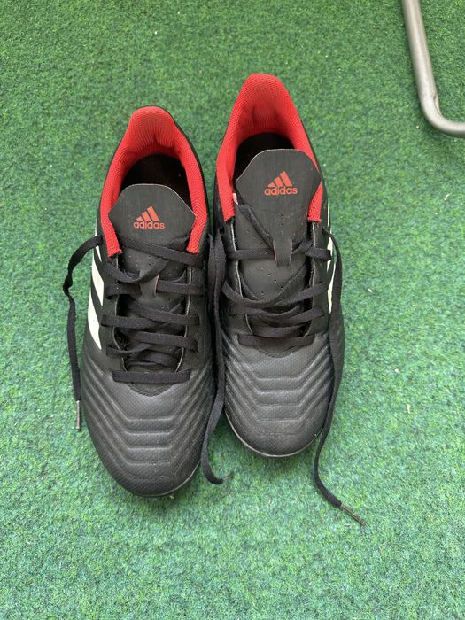 Футболни обувки номер 40