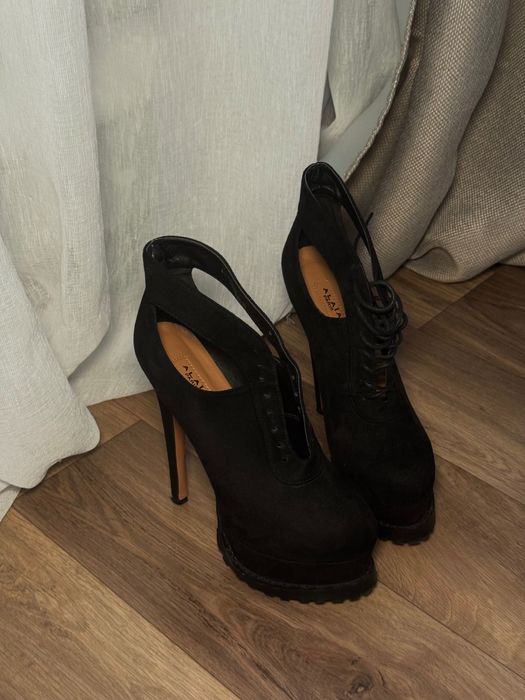 Туфли на высоком каблуке