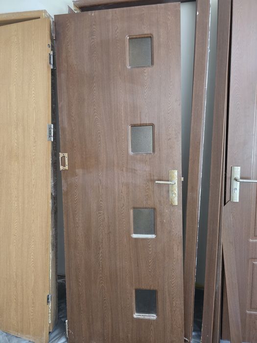Vând uși de interior cu toc inclus