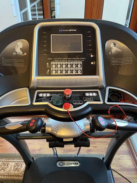 Беговая дорожка LifeGYM  700M