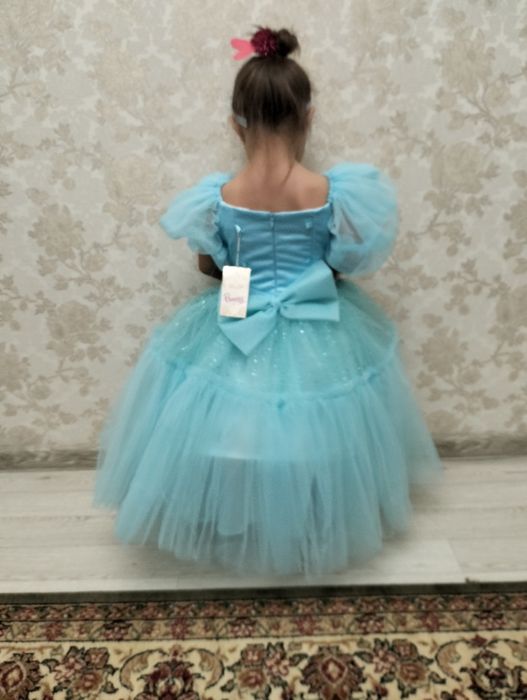 Продам платье для девочки 3-4 года.