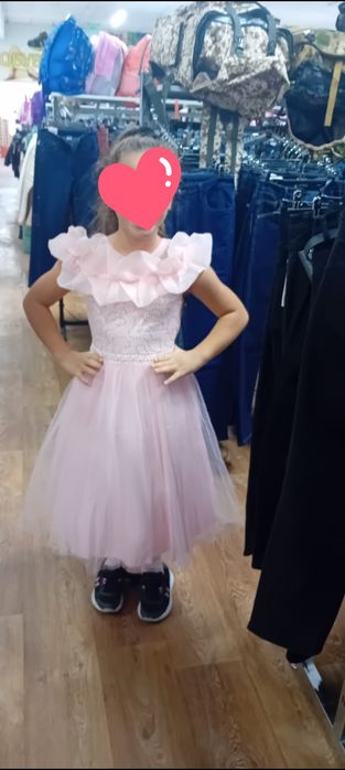 Продавам официална детска рокля