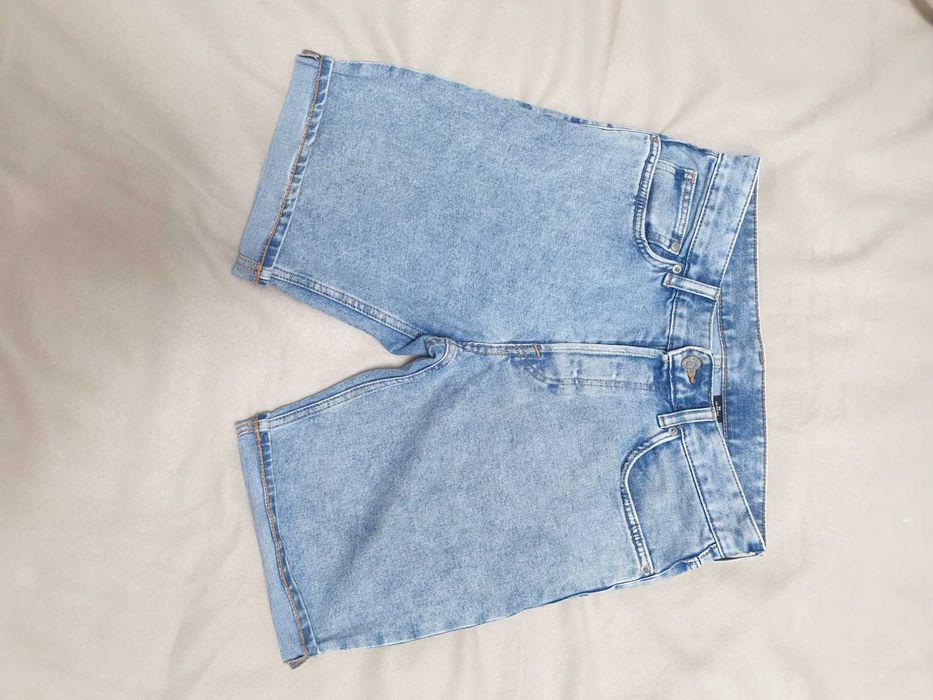 Лот младежки дънкови къси панталони