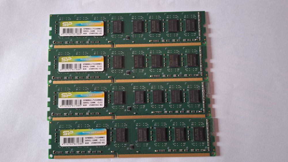 4 buc. Memorii Samsung (8 GB DDR3-1600 DDR3 SDRAM)