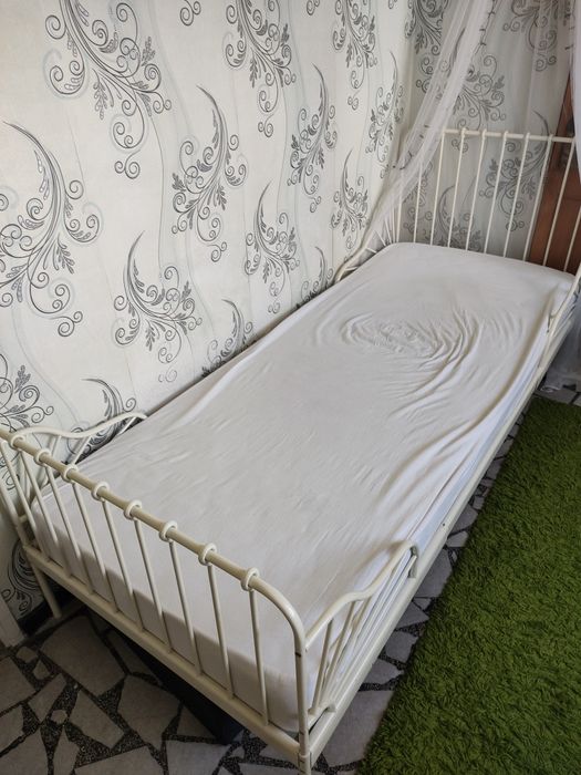 Разтегателено легло ИКЕА с подматрачна рамка