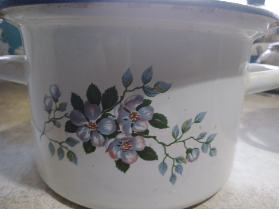 Продаю кастрюли разные