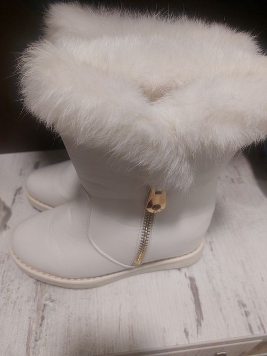 Ботуши бели с цип