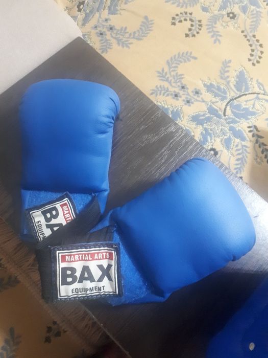 Продам боксерские перчатки,лапы