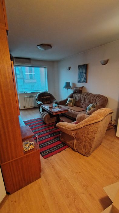 Топ Център- отдавам под наем-Апартамент 90 м2