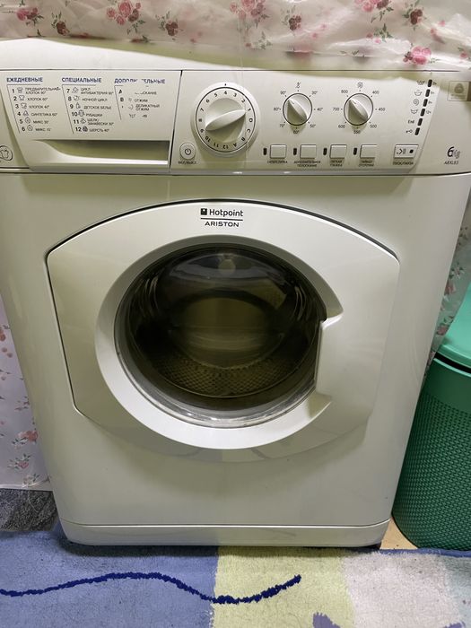 Продам надежную стиральную машину Hotpoint Ariston ARXL 85