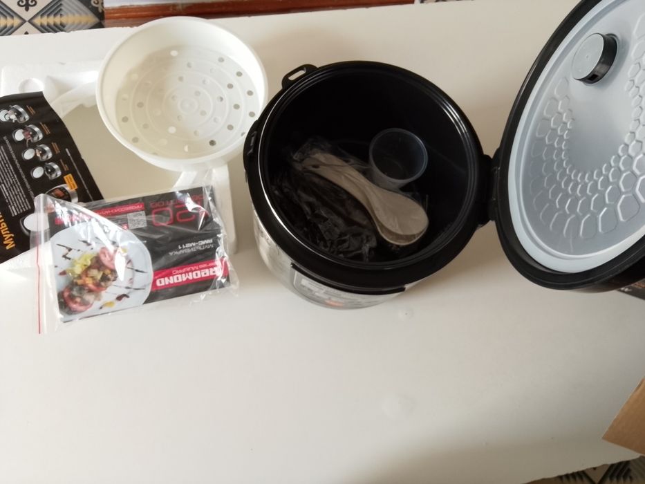 Продается мультиварка Redmond