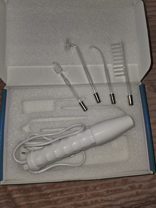 Aparat electroderm pentru tratament cosmetic