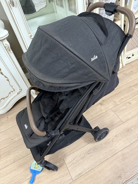 Продам прогулочную коляску Joie Pact Pro