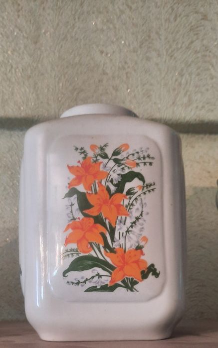 Фарфоровые статуэтки.