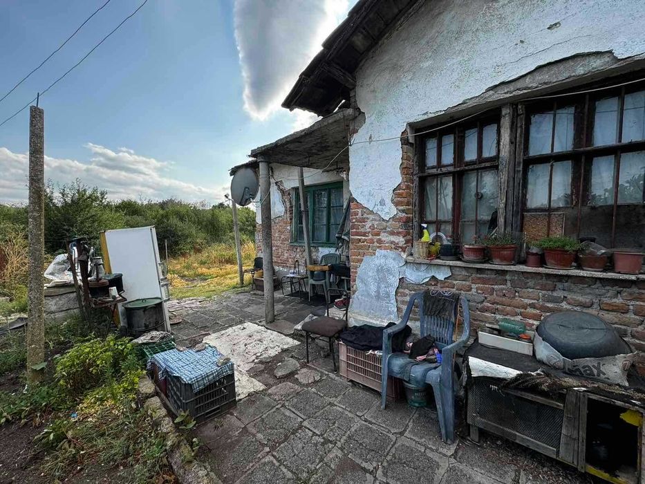 Продава се едноетажна къща