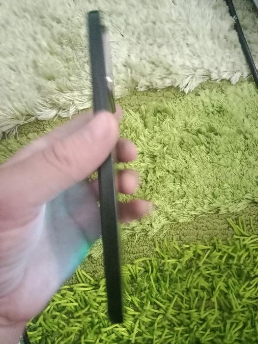 Продам телефон срочно