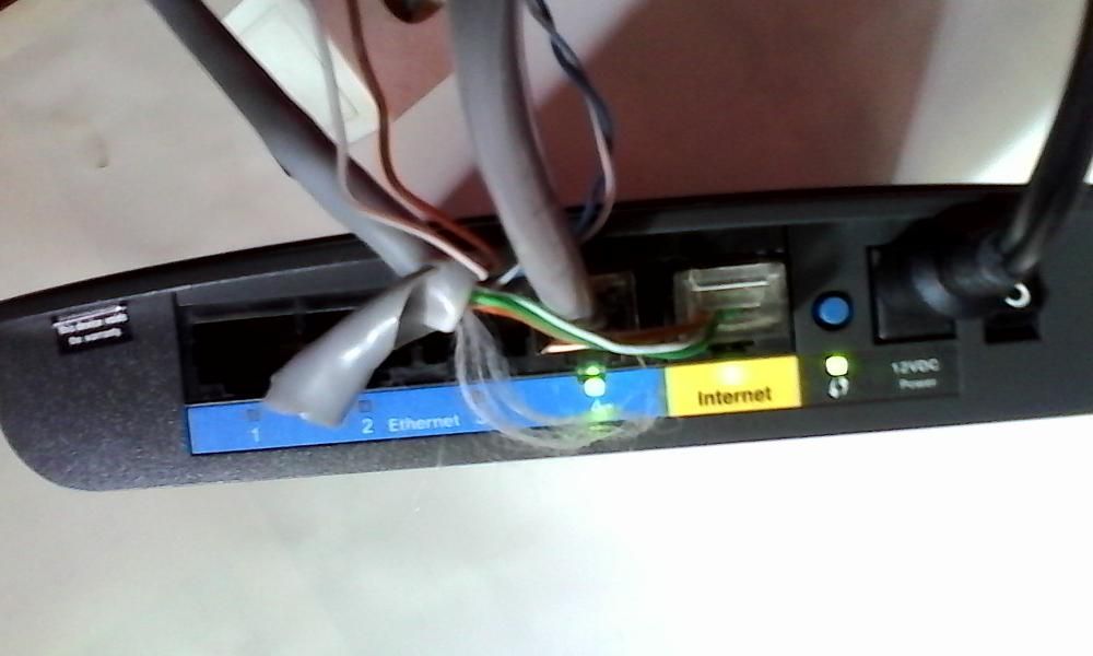 Vand router Cisco Linksys E900,wireless-N300 router